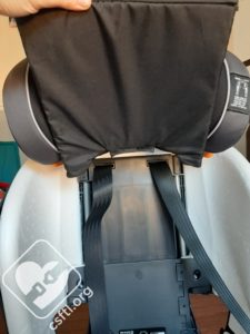 Converting the MyFit to booster mode: lift the headrest pad