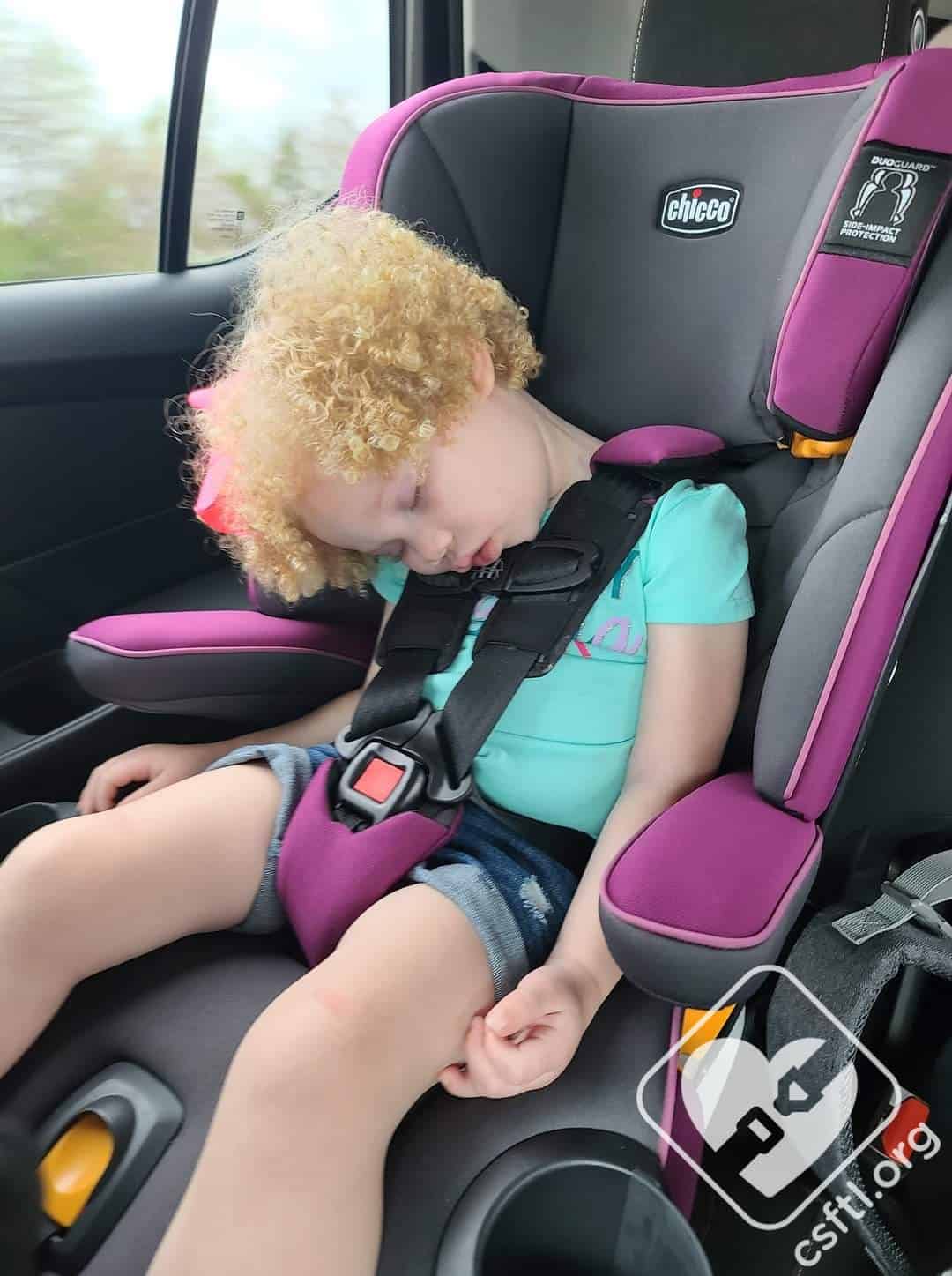 Toddlers head flops on sale forward in car seat