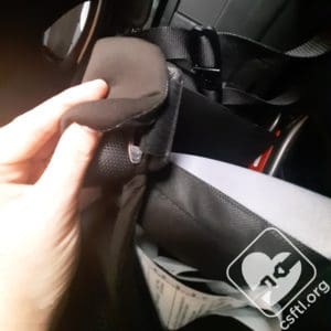 Covering the buckle tongues with the harness covers of the Britax One4Life